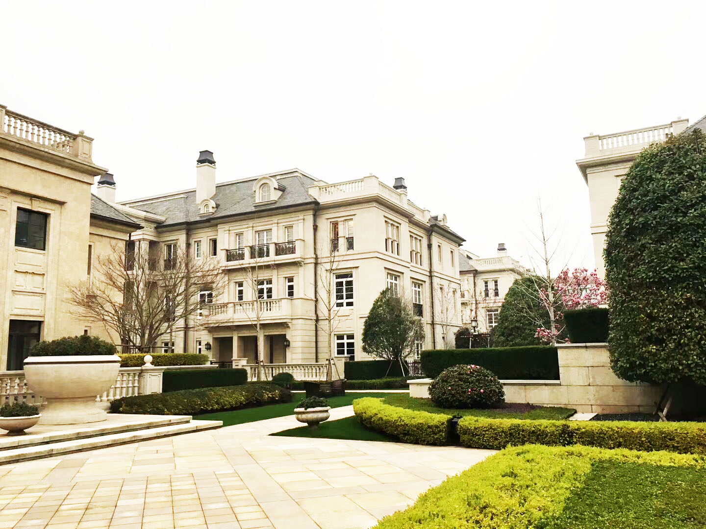 青溪?jiǎng)e墅中央空調(diào)地暖安裝